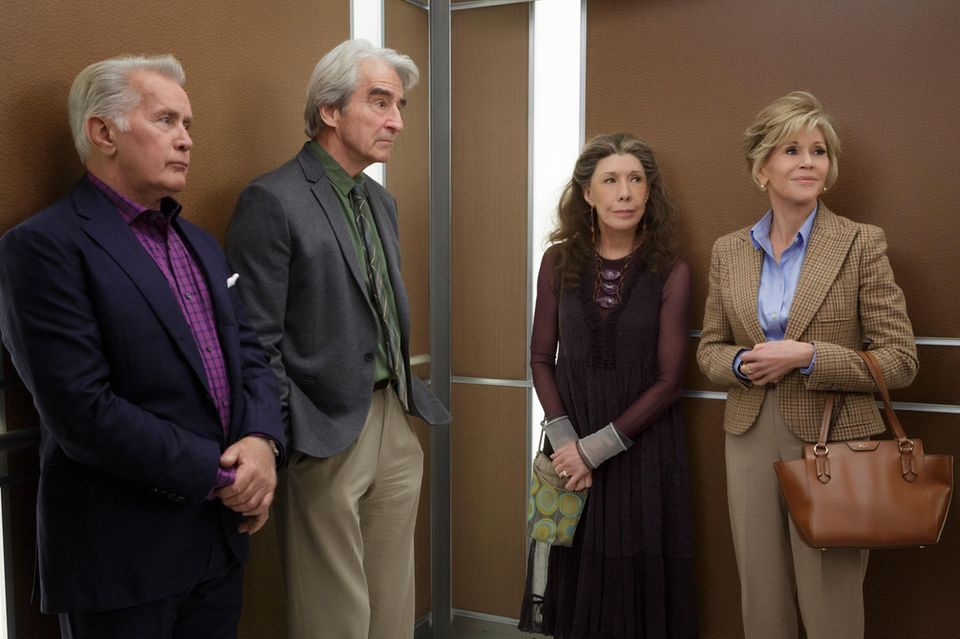 "Grace and Frankie": Robert (Martin Sheen), Sol (Sam Waterston), Frankie (Lily Tomlin) und Grace (Jane Fonda) Robert (Martin Sheen), Sol (Sam Waterston), Frankie (Lily Tomlin) und Grace (Jane Fonda)