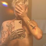 Nach einem ereignislosen 13. Tag in Quarantäne wünscht Bill Kaulitz allen Followern eine gute Nacht.