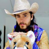 Jared Leto holt sein inneres Kind heraus und wird im Cowboy-Look zum "Tiger King".