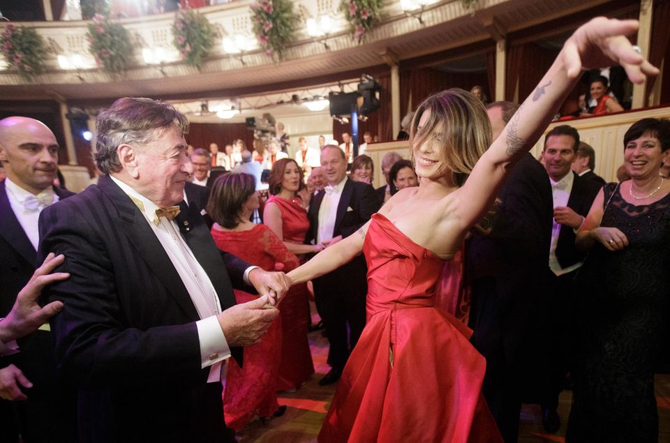 Richard Lugner und Elisabetta Canalis beim Wiener Opernball 2015