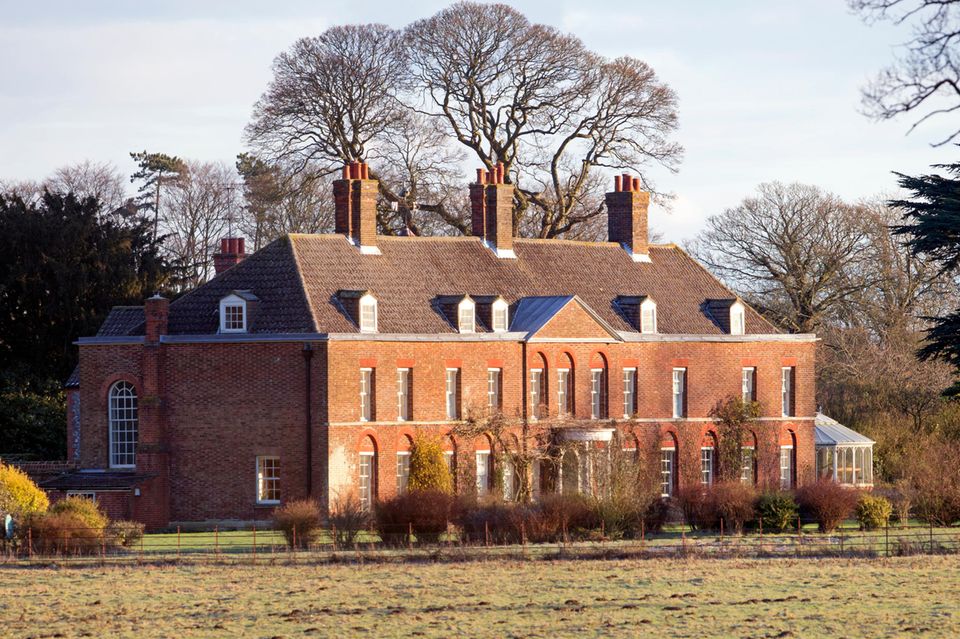 Die Vorderseite von Anmer Hall, dem Landsitz von Herzogin Catherine und Prinz William. Hier hatten sie während Williams Zeit als Pilot bis 2017 ihren Hauptwohnsitz. 