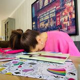 Homeschooling kann sehr anstrengend sein, nicht nur für die Kinder. Jana Ina Zarrella ist fix und fertig und schreibt lakonisch auf Instagram: "Noch nie habe ich mich so auf die Osterferien gefreut...".