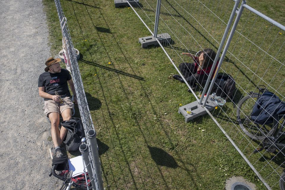 Schweiz: Verliebte müssen künftig mehr Abstand halten Verliebte müssen künftig mehr Abstand halten
