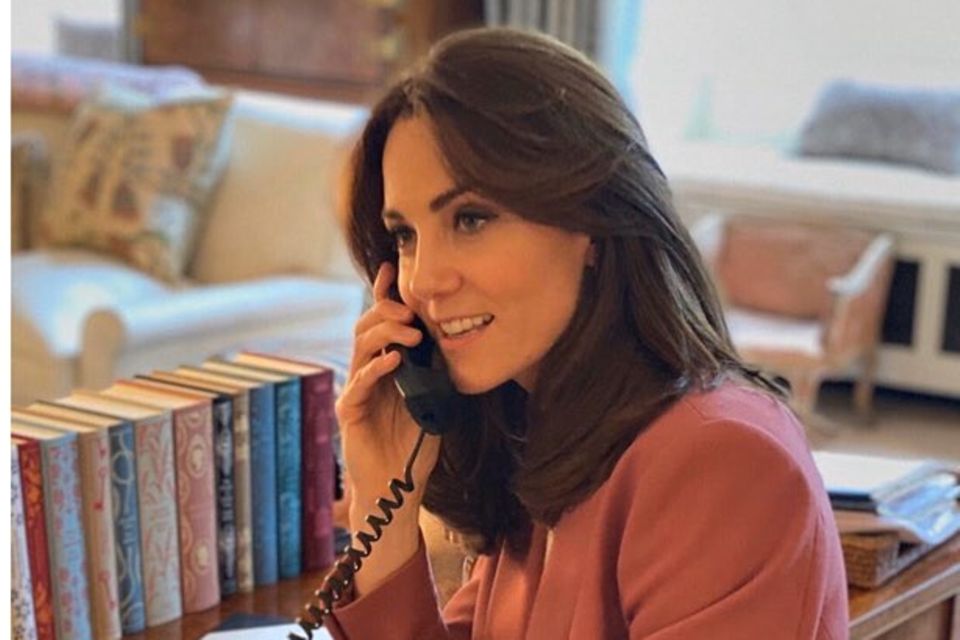 Literaturtipps aus dem Palast: Herzogin Catherine hat ihre Bücherlieblinge fein säuberlich auf dem Schreibtisch in Anmer Hall arrangiert. Herzogin Catherine hat ihre Bücherlieblinge fein säuberlich auf dem Schreibtisch in Anmer Hall arrangiert.