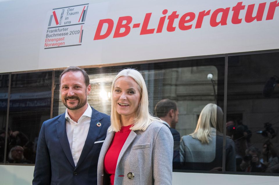 2019 war Norwegen Ehrengast der Frankfurter Buchmesse. Ehrensache, dass Kronprinz Haakon und seine Frau Mette-Marit mit dem Literaturzug durch Deutschland reisen.