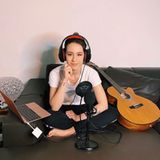 Michelle Hunzikers Tochter Aurora Ramazzotti nutzt die Quarantäne, um zu musizieren und hat sich prompt ein kleines Aufnahmestudio im Bett eingerichtet.