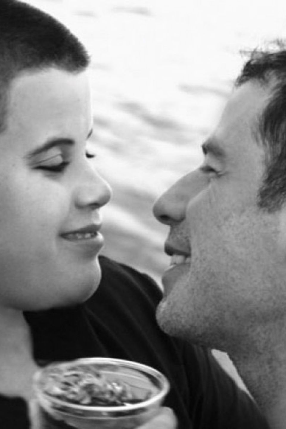 13. April 2020 Mit einem emotionalen Post erinnert John Travolta an den Geburtstag seines vor zehn Jahren verstorbenen Sohnes Jett. Der damals 16-Jährige verunglückte nach einem Krampfanfall tödlich. Später gaben Travolta und seine Frau Kelly Preston bekannt, dass bereits im Alter von zwei Jahren bei ihrem Sohn das Kawasaki-Syndrom diagnostiziert wurde. John Travolta scheibt berührend auf Instagram: "Happy Birthday Jetty! Wir lieben dich".