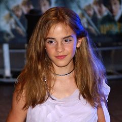 Der Fantasy-Film feiert weltweit einen riesigen Erfolg - und Emma? Sie wird über Nacht zum Star. 2002 erscheint Teil Zwei "Die Kammer des Schreckens", die Schauspielerin ist zu diesem Zeitpunkt zwölf Jahre alt. 