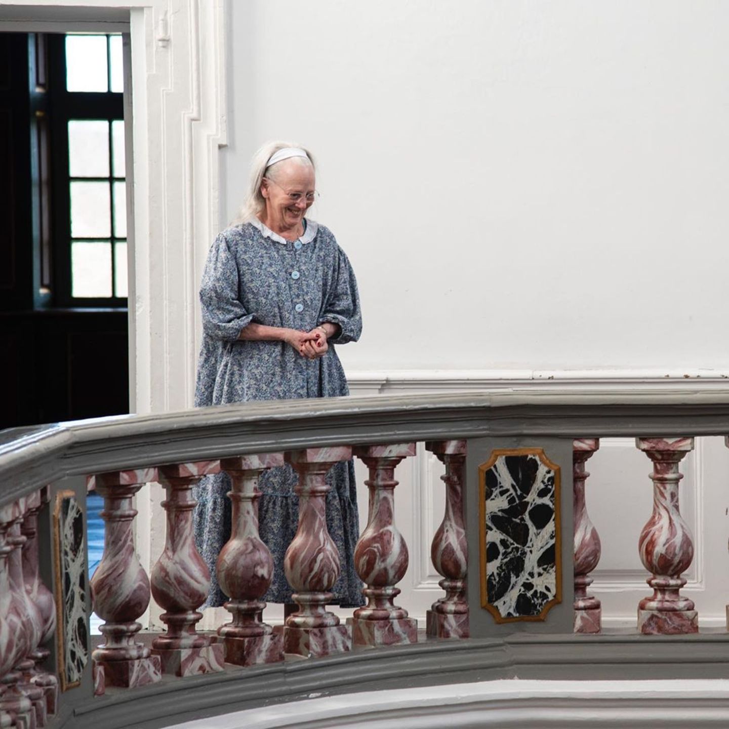 Königin Margrethe an ihrem 80. Geburtstag im Morgengewand