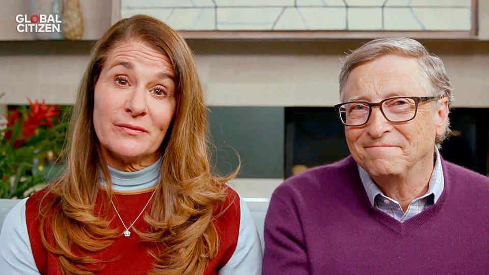 Der ehemalige Microsoft-Chef Bill Gates hat den größten Teil seines Vermögens in eine Stiftung für wohltätige Zwecke überführt. Einer der Schwerpunkte der Bill and Melinda Gates Foundation ist die Entwicklung und Verbreitung von Impfstoffen. Ein Thema, das gerade in der Corona-Krise brandaktuell ist und für das sich Gates mit seiner Ehefrau Melinda auch bei dieser Aktion einsetzt.