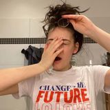 Gähnen ist ansteckend! So richtig müde zeigt sich Schauspielerin Maria Ehrich in der Quarantäne.