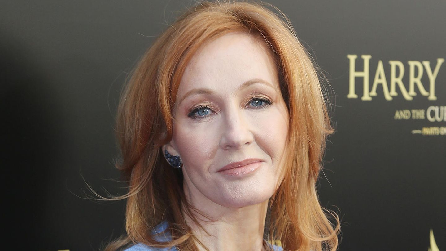 J. K. Rowling: Damit vertreibt sich "Harry Potter"-Autorin die Zeit