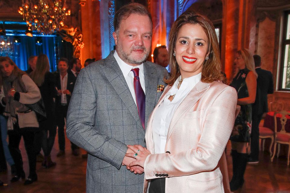 Herzogin Meghan: Alexander Fürst zu Schaumburg-Lippe und Mahkameh Navab verschieben ihre Hochzeit wegen COVID-19. Alexander Fürst zu Schaumburg-Lippe und Mahkameh Navab verschieben ihre Hochzeit wegen COVID-19.