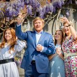 Auch wenn sie den Königstag dieses Jahr zum "Wohnungstag" erklären, zeigt sich die niederländische Königsfamilie bei schönstem Frühlingswetter in bester Feierlaune.