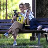 4. Mai 2020  Nachwuchs im Hause Hunziker! Michelle und Tochter Celeste gehen mit ihrem neuen Hund Odino Trussardi im Park spazieren. Der kleine Greyhound hat sogar schon seine eigene Instagram-Seite