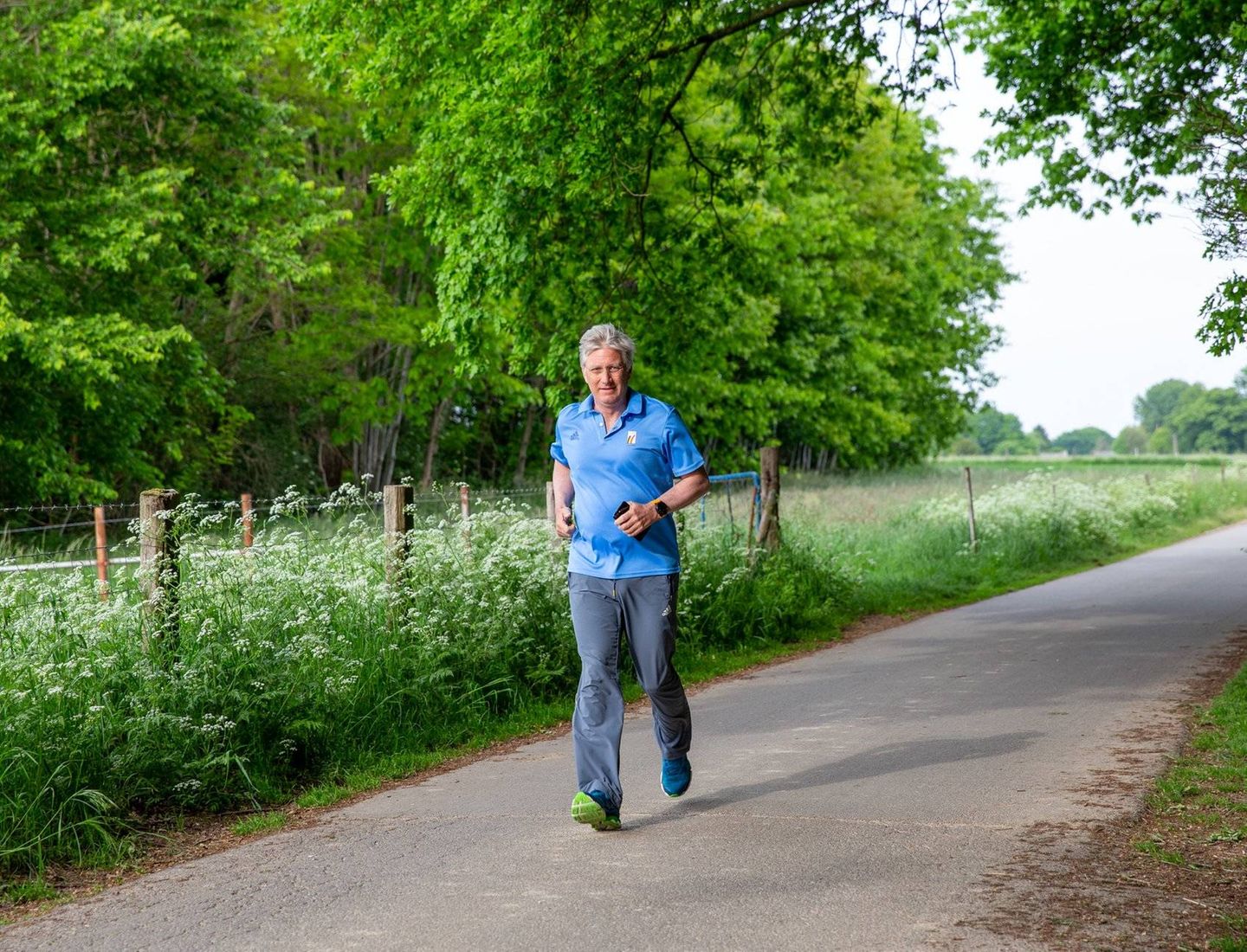 7. Mai 2020  König Philippe von Belgien zeigt sich von seiner sportlichen Seite. Zur Unterstützung der Initiative "Robin Food" sammelt er mit seiner Teilnahme an der "Covid-19km Challenge" Spenden zu Gunsten der Tafeln im Rahmen der Coronakrise.