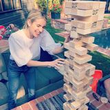 11. Mai 2020  Hier sind gute Laune und Fingerspitzengefühl gefragt: Kurz nachdem dieser Schnappschuss entsteht, bringt Schauspielerin Emma Roberts den Jenga-Turm zum Einsturz, wie sie in ihrem Instagram-Post verrät.