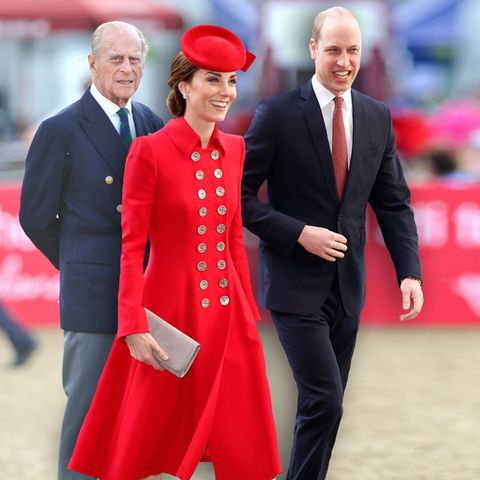 Prinz Philip und Herzogin Catherine mit Prinz William. Die Windsors sorgen mit allerhand Geschichten für Gesprächsstoff. 