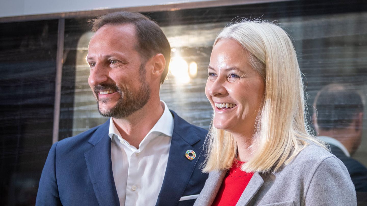 Prinz Haakon + Prinzessin Mette-Marit: Video-Überraschung In Der Schule ...