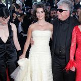 Penélope Cruz überstrahlt 2006 mit ihrem Bustier-Look von Elie Saab Couture alle Anwesenden auf dem Red Carpet von Cannes.