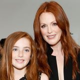 2013 begleitet Liv ihre hübsche Mama, der sie mit den Jahren immer ähnlicher sieht, zur New Yorker "Fashion Week".