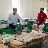 21. Mai 2020  Zum Ende des diesjährigen Ramadan schließen sich Prinz Edward und Gräfin Sophie Freiwilligen an, die Lebensmittelpakete zusammenstellen für alle, die Unterstützung benötigen. Der Ramadan endet traditionell mit dem Fastenbrechfest Eid al-Fitr ist einer der wichtigsten muslimischen Feiertage.