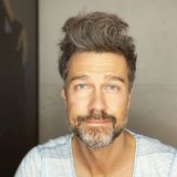 Die Quarantäne-Zeit hat sich für Schauspieler Wayne Carpendale als eine sehr haarige Angelegenheit herausgestellt. Mit langem Haupthaar und üppigem Bart zeigt er sich noch vor wenigen Wochen auf Instagram. Doch nun musste eine Veränderung her... 