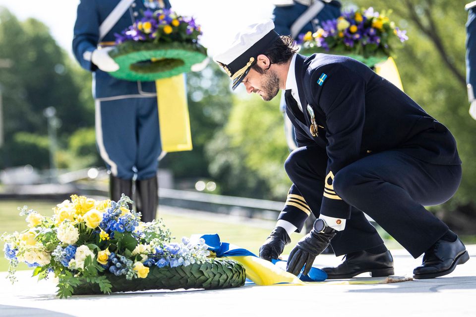 Prinz Carl Philip bei der Kranzniederlegung im Rahmen der Feierlichkeiten zum Veteranentag 2020 in Stockholm.