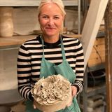 7. Juni 2020  Was hat Prinzessin Mette-Marit denn hier gebacken? Nicht ganz … Auf ihrem Instagram-Account verrät sie, dass sie unbedingt mal einen Keramik-Kurs belegen wollte …