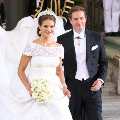 8. Juni 2013  Zum Sommeranfang gaben sich Prinzessin Madeleine von Schweden und der US-amerikanische Unternehmer Christopher O'Neill in der Königlichen Schlosskapelle in Stockholm das Ja-Wort. Und ihr Brautkleid war eine wahre Pracht, eigens für sie angefertigt von Star-Designer Valentino.