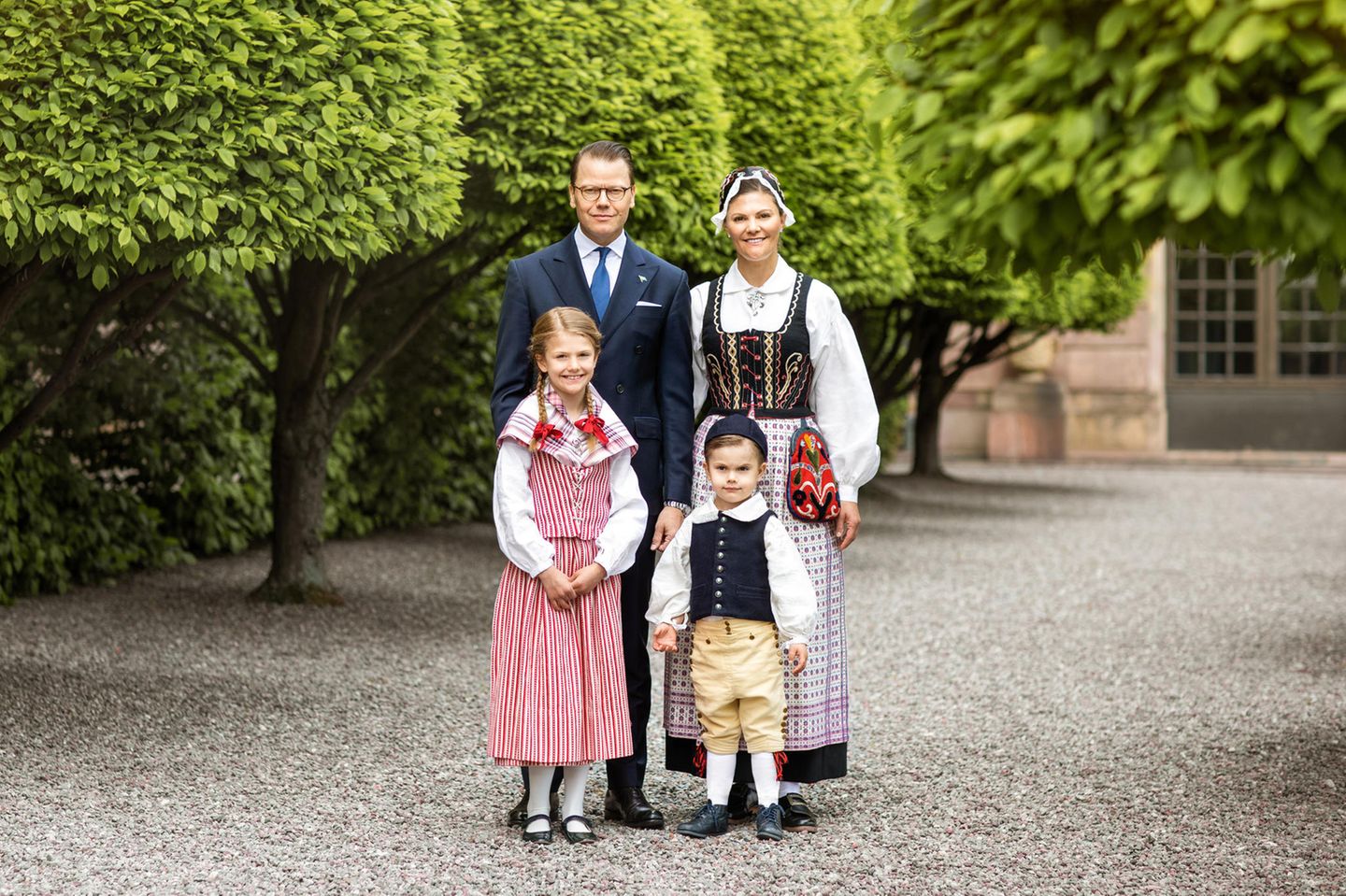 Шведская семья это простыми словами. Королевская семья Швеции. Семья короля Швеции. Королевская семья Швеции 2022. Король Швеции сейчас 2023.