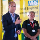 16. Juni 2020  Nach der Lockerung des Lockdowns nimmt auch Prinz William wieder öffentliche Termine wahr. In King's Lynn (Norfolk) besucht er die Ambulanz im Queen Elizabeth Krankenhaus und spricht mit Sanitätern.