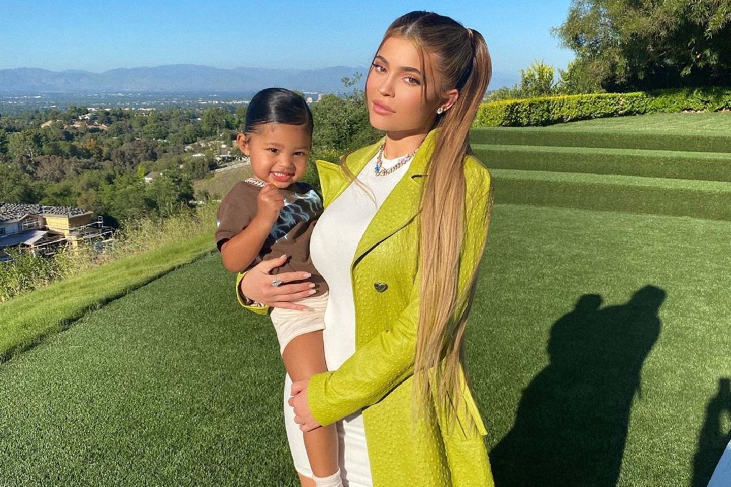 Kylie Jenner Tochter Stormi Ziert Cover Der Vogue Galade 