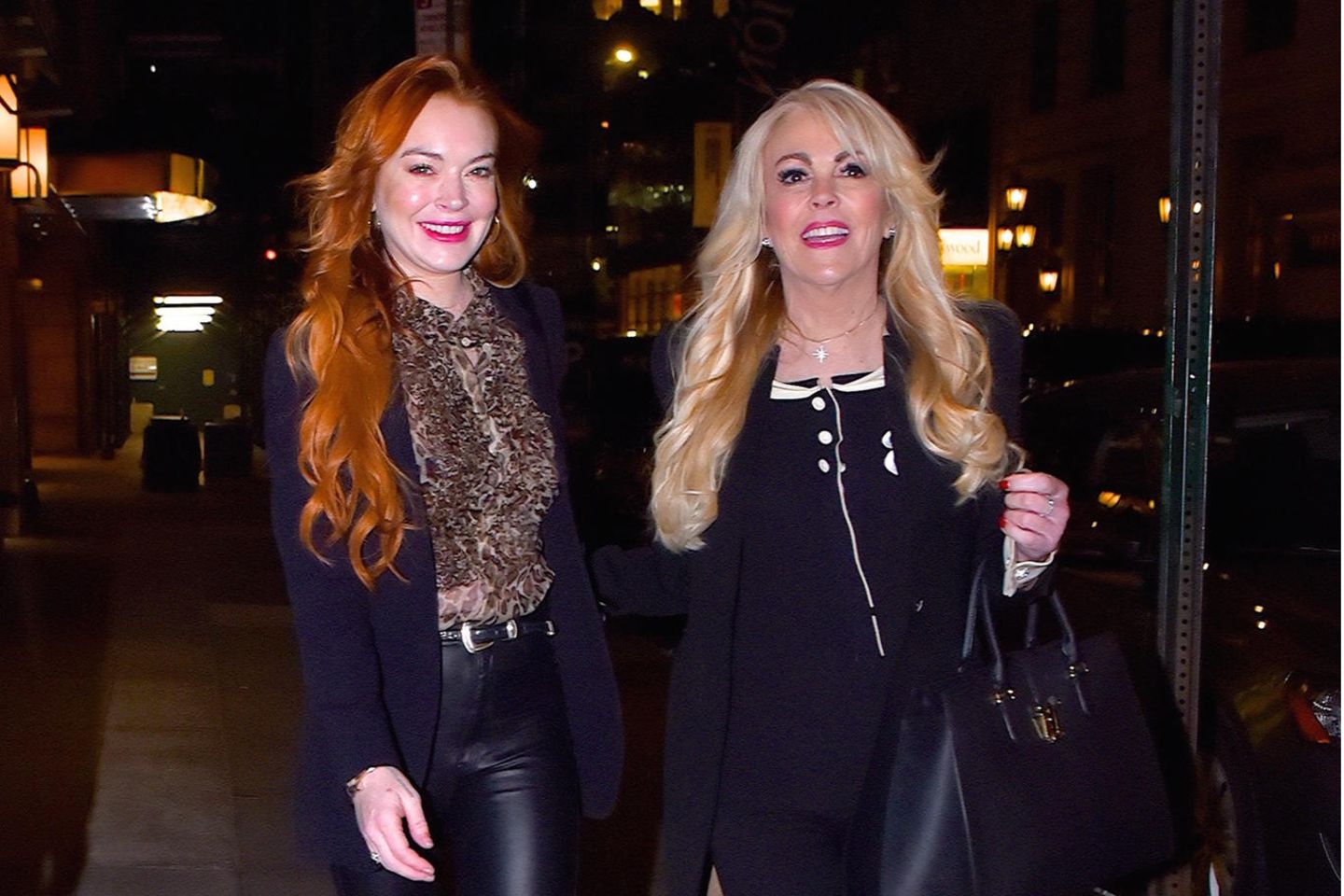 Lindsay Lohan Mutter verlobt sich mit Internet-Freund GALA.de