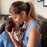 28. Juni 2020  Familie Götze im Babyglück! Neu-Mama Ann-Kathrin Götze veröffentlicht einen ersten, zuckersüßen Schnappschuss mit Söhnchen Rome, den sie zärtlich in den Armen hält.