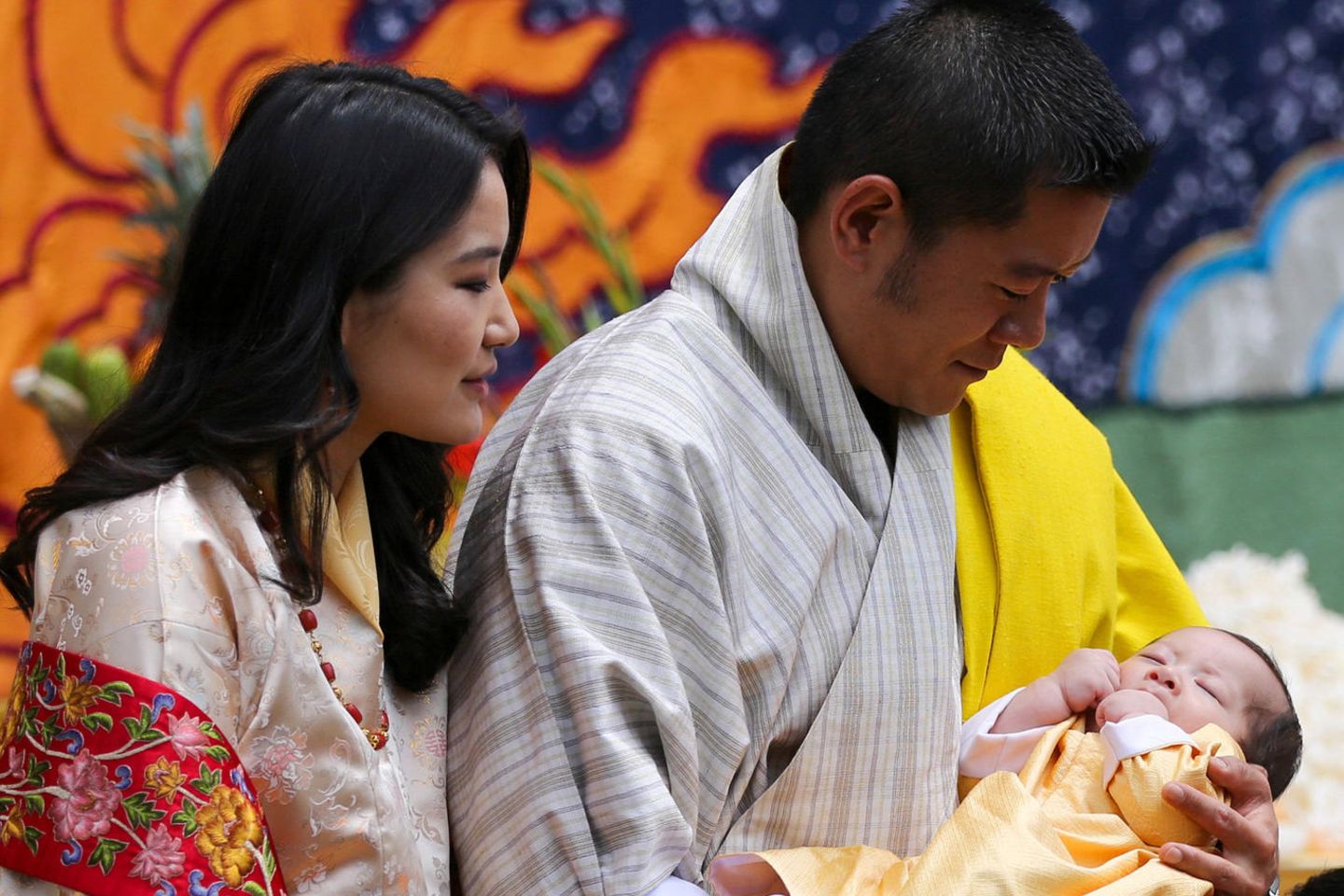 König Jigme + Königin Jetsun von Bhutan mit ihrem zweiten Sohn Jigme Ugyen Wangchuck