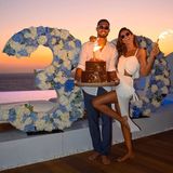 8. Juli 2020  Happy Birthday, Kevin Trapp! Zusammen mit seiner Verlobten Izabel Goulart feierte der Fußballprofi seinen 30. Geburtstag mit einer Überraschungsparty und romantischem Sonnenuntergang auf Mykonos. 