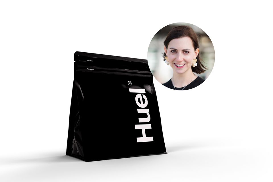 Lifestyle Must-haves: Redakteurin Kathrin freut sich, dank Huel einige Wochen keinen Kochlöffel schwingen zu müssen - und trotzdem genussvoll satt zu werden. Redakteurin Kathrin freut sich, dank Huel einige Wochen keinen Kochlöffel schwingen zu müssen - und trotzdem genussvoll satt zu werden.