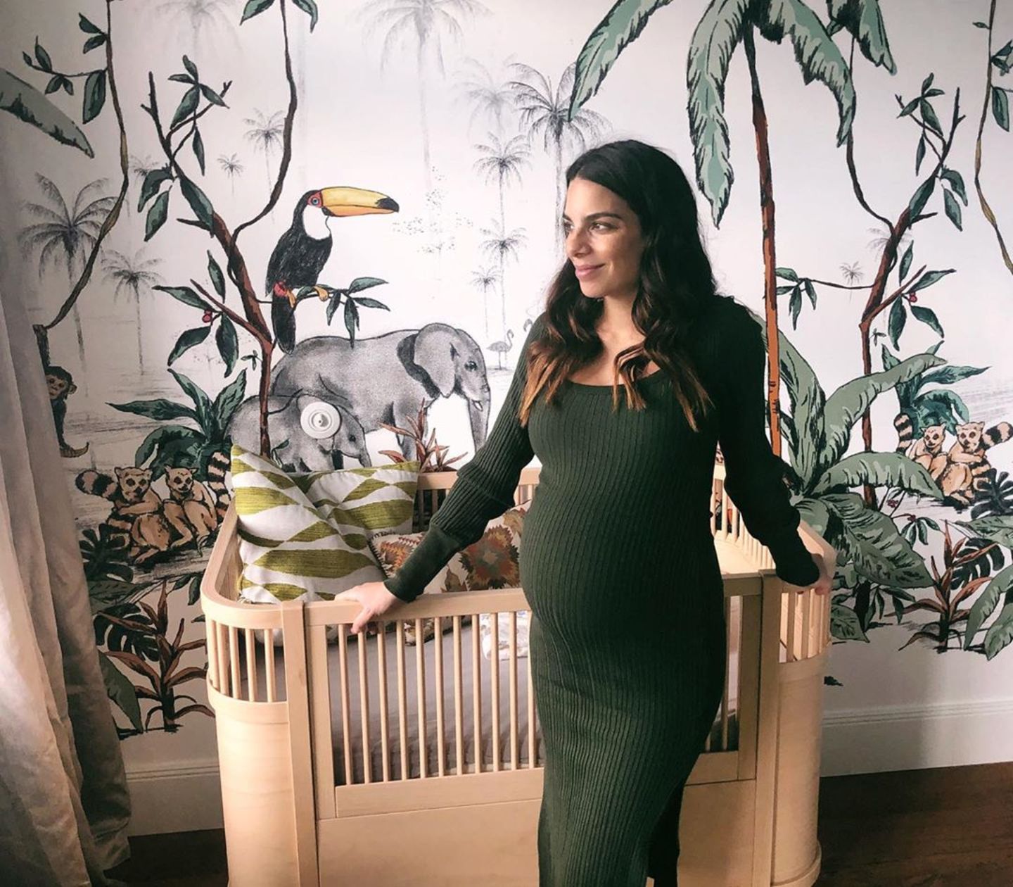 Knapp vier Wochen vor der Geburt zeigt sich Lilli Hollunder noch kugelrund auf Instagram. Doch nur wenige Wochen nach der Geburt ist von ihrem Schwangerschaftsbauch nichts mehr zu sehen ...