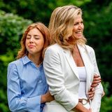 Mama ist die Beste! Prinzessin Alexia kuschelt mit Máxima.
