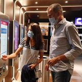 18. Juli 2020  Königlicher Kinobesuchs: Letizia und Felipe von Spanien gönnen sich einen gemeinsamen, cineastischen Abend in Madrid. Ganz privat ist der Besuch des Kinos aber dann doch nicht, die Royals wollen damit die angeschlagene Filmindustrie unterstützen.