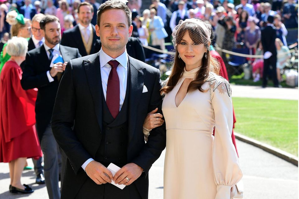 Troian Bellisario : Troian Bellisario mit ihrem Mann Patrick J. Adams bei Meghans und Harrys Hochzeit 2018 Troian Bellisario mit ihrem Mann Patrick J. Adams bei Meghans und Harrys Hochzeit 2018