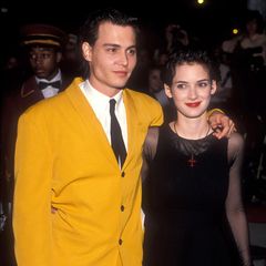 Winona Ryder  Ganze vier Jahre hält Johnny Depps Beziehung zu Kollegin Winona Ryder. Mit ihr ist er sogar von 1990 bis 1993 verlobt, dann folgt die Trennung. Seine Tätowierung "Winona forever" lässt er in "Wino forever" kürzen.