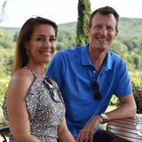 24. Juli 2020  Prinzessin Marie und Prinz Joachim genießen ihren Urlaub im südfranzösischen Cahors. Glücklich und entspannt zeigt sich das royale Paar auf der Terrasse ihrer idyllischen Sommerresidenz.