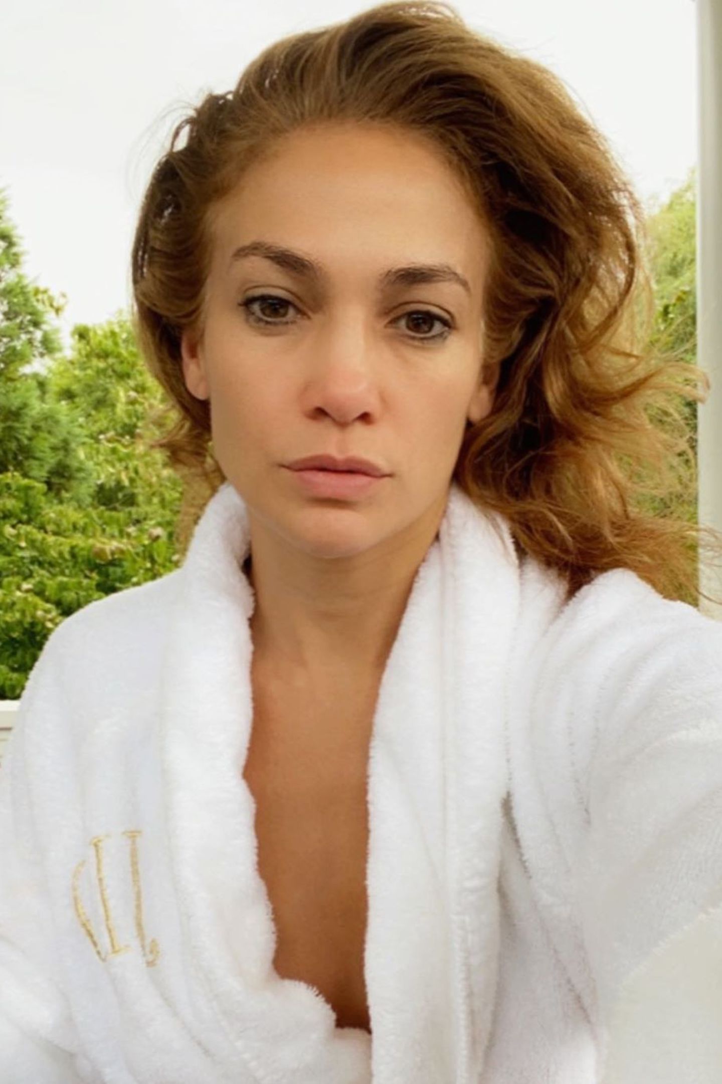 Man kann und will es nicht glauben: Jennifer Lopez ist 51 Jahre alt. Ihre Sport- und Beautyroutine scheint ganz besonders effektiv zu sein, denn Fältchen oder schlaffe Haut sucht man hier vergebens.