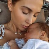 2. August 2020  Seit zwei Monaten versüßt Baby Rome das Leben von Ann-Kathrin und Mario Götze. Auf Instagram teilt die glückliche Mama ein niedliches Kuschelfoto mit ihrem kleinen Mann.