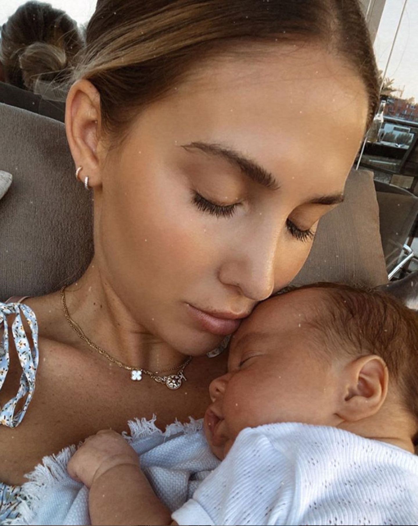 2. August 2020  Seit zwei Monaten versüßt Baby Rome das Leben von Ann-Kathrin und Mario Götze. Auf Instagram teilt die glückliche Mama ein niedliches Kuschelfoto mit ihrem kleinen Mann.