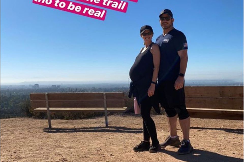 Schwangere Katy Perry: Katherine Schwarzenegger zeigt sich bei einer Wanderung mit Ehemann Chris Pratt hochschwanger Katherine Schwarzenegger zeigt sich bei einer Wanderung mit Ehemann Chris Pratt hochschwanger