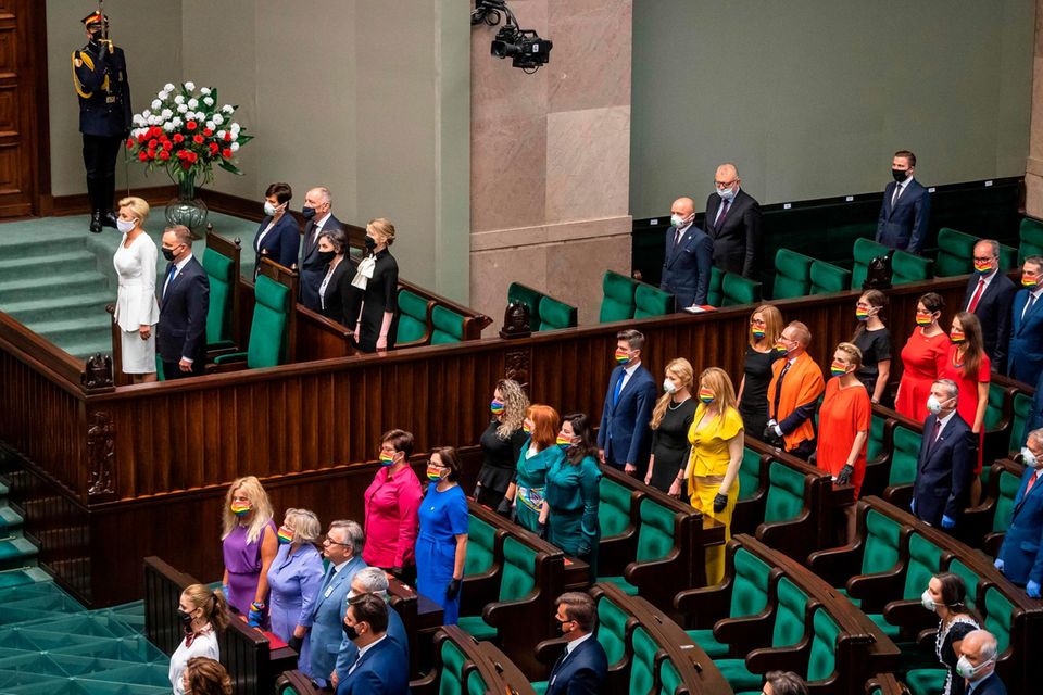 Modischer Protest: Stiller Protest im Plenarsaal des polnischen Parlaments in Warschau. Stiller Protest im Plenarsaal des polnischen Parlaments in Warschau.