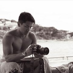 Prinz Mateen von Brunei  Abdul Mateen ist das zehnte Kind von Hassanal Bolkiah von Brunei, der mit 20 Milliarden Dollar Vermögen als einer der reichten Männer der Welt gilt. Der Sultan-Sohn ist aber nicht nur reich, sondern auch sportlich, musikalisch und besitzt einen Master-Abschluss. Sein Luxusleben stellt der attraktive Prinz gerne bei Instagram zur Schau und bringt damit vor allem seine weiblichen Fans ins schwärmen. Im April 2016 ist er sogar auf dem Cover der thailändischen GQ zu bewundern.